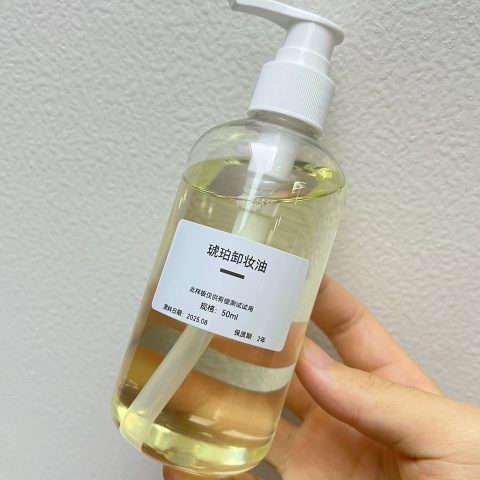 琥珀卸妆油 实验室出版｜认真开发每个配方 复刻植村秀明星单品——琥珀洁颜油，精准还原其轻盈油质感与清雅山茶花香